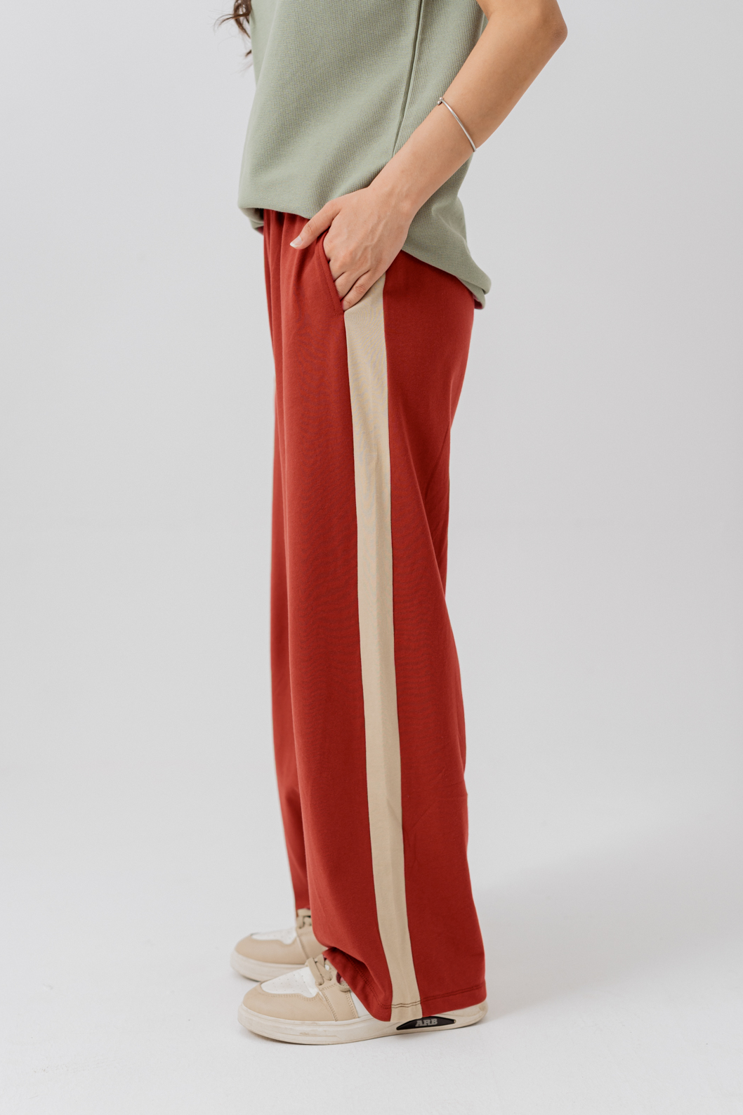 WOMEN FLARED LEG TROUSER