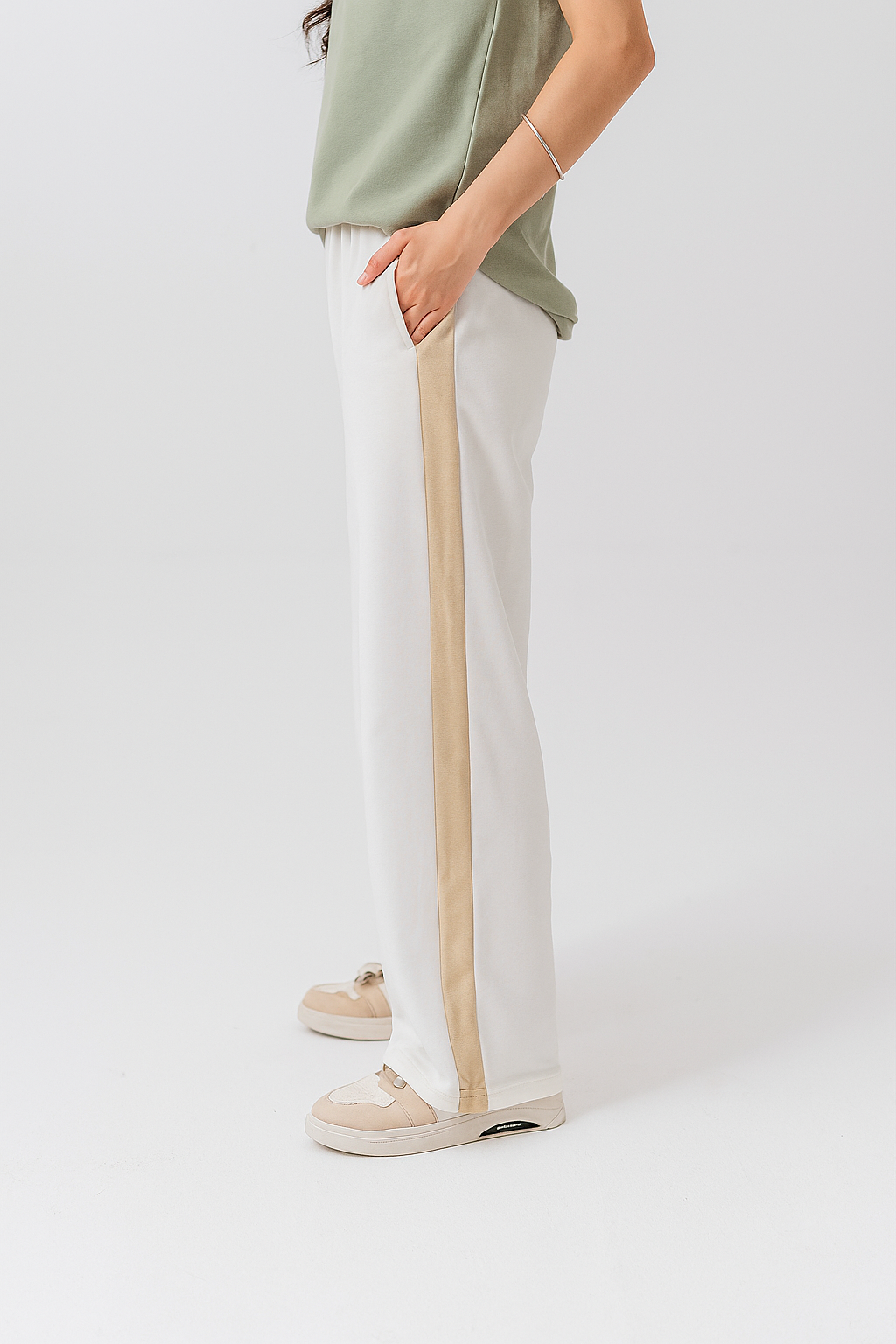 WOMEN FLARED LEG TROUSER