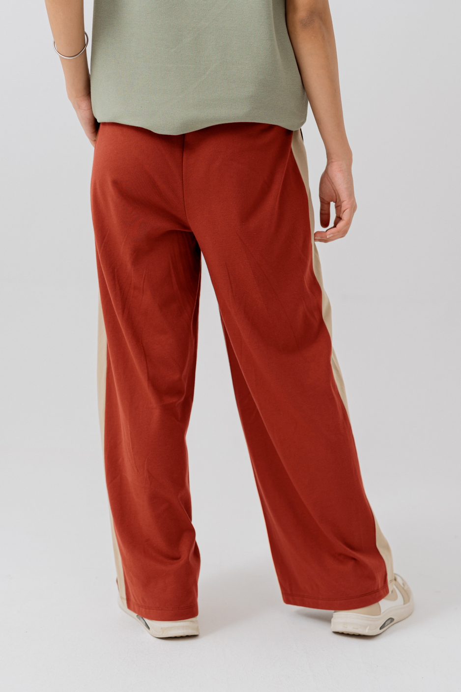 WOMEN FLARED LEG TROUSER