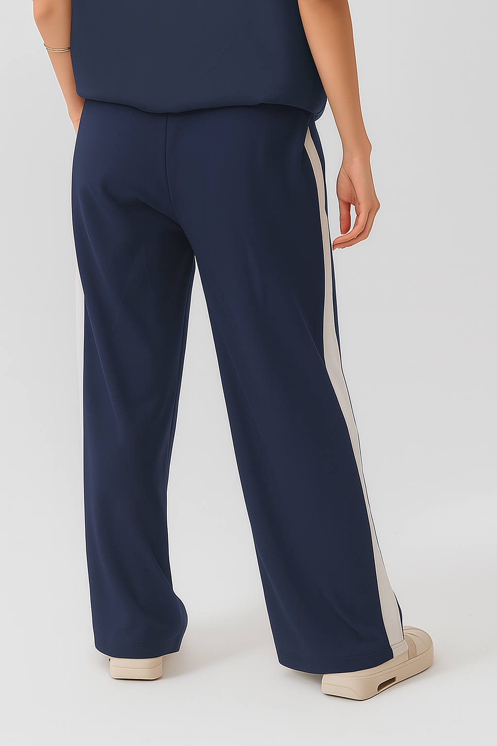 WOMEN FLARED LEG TROUSER