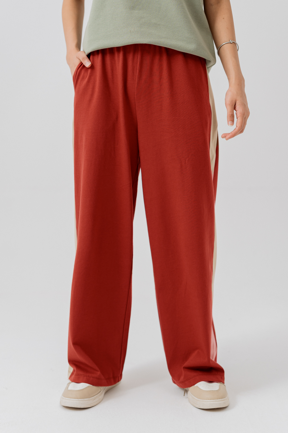 WOMEN FLARED LEG TROUSER