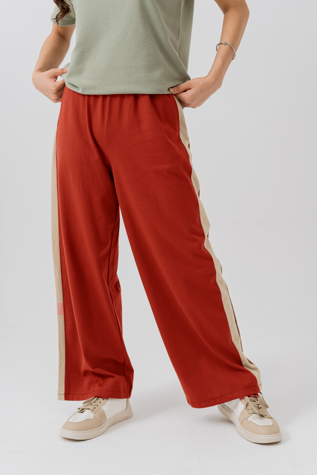 WOMEN FLARED LEG TROUSER