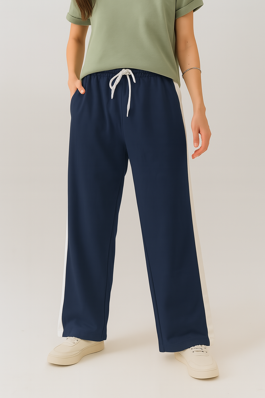 WOMEN FLARED LEG TROUSER