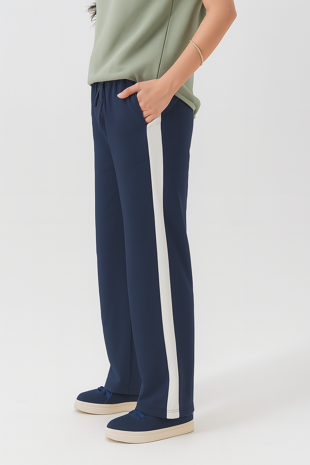WOMEN FLARED LEG TROUSER